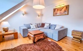 Modernes Apartment mit Parkplatz - Klimaanlage -Netflix